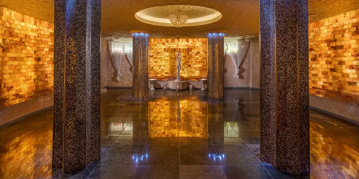 Užívejte si dokonalého komfortu obklopeni elegancí v hotelu s vlastním bazénem i wellness centrem v blízkosti Starého jezera.