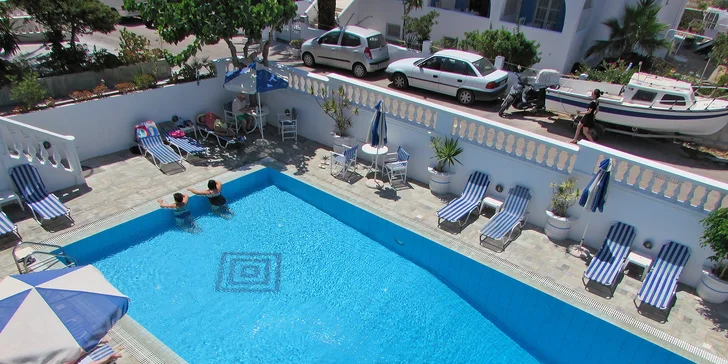 Centrálním bodem hotelu je venkovní bazén situovaný v atriu hotelu. 