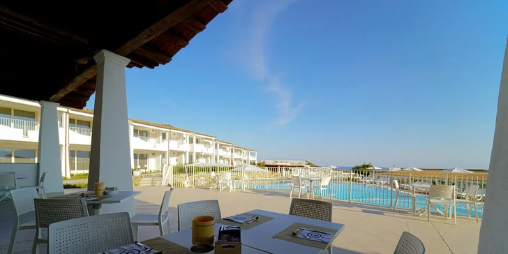 K restauraci patří terasa. 