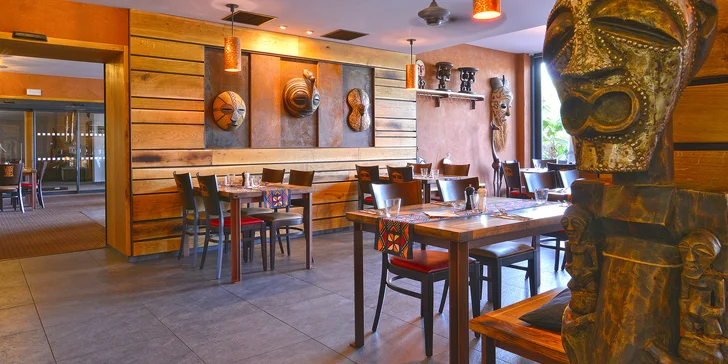 Zajděte i do restaurace Safari Pivovar, v ceně máte hodinu bowlingu. 