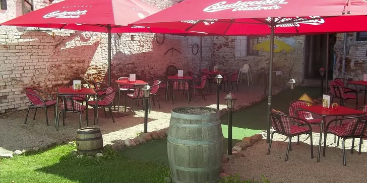 50% sleva na znamenitou obří pizzu až pro 4 osoby