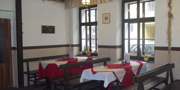 50% sleva na znamenitou obří pizzu až pro 4 osoby