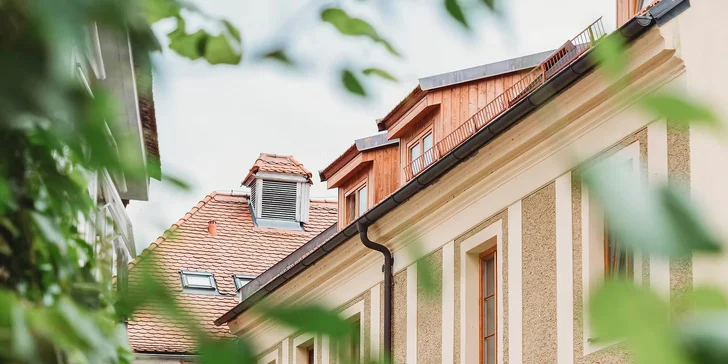 Zabydlíte se v apartmánech Casarosa v klidné čtvrti Plešivec.