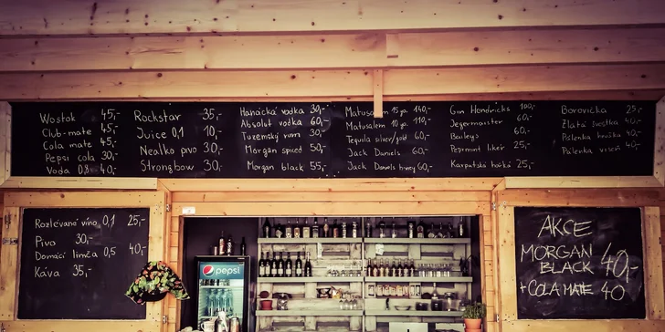 Ve wake baru vám nabídnou domácí limonády a spoustu alko i nealkoholických nápojů.