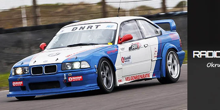 Jízda v závodním BMW na okruhu v Mostě