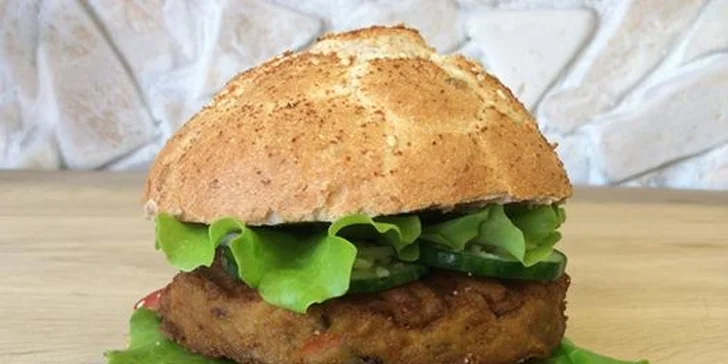Vegetburger se sojovým latté nebo smoothie