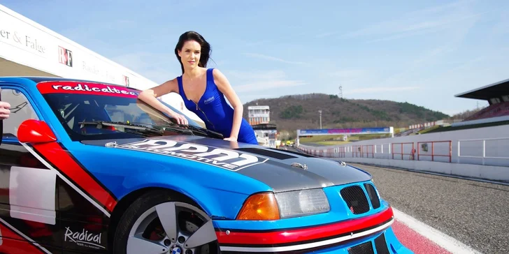 Jízda v závodním BMW na okruhu v Mostě