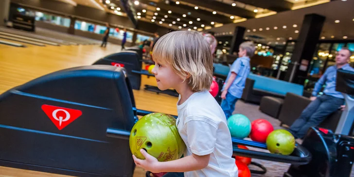 Bowling v Bowlandu s tradiční italskou pizzou i bez