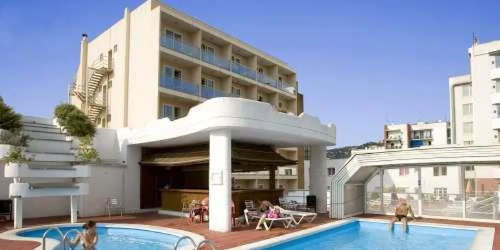 Ultra last minute zájezd do Španělska. V ceně letenka z Prahy, polopenze i 4* hotel. Termín již 31.8.-7.9.2014