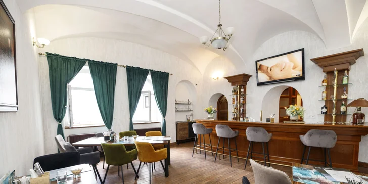 Vaší základnou pro objevování krás severočeské metropole a jejího okolí bude hotel Radnice.