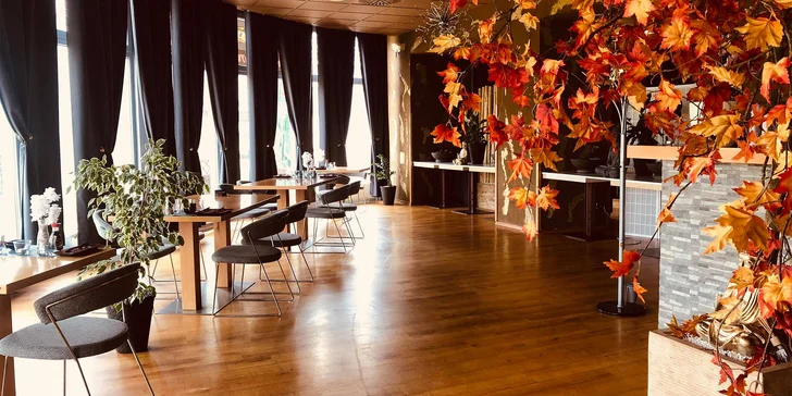 Díky otevřenému voucheru na 500 nebo 1 000 Kč si tu vyberete cokoliv z menu, které je plné asijských dobrot, salátů, polévek, sushi i ryb a dezertů. 