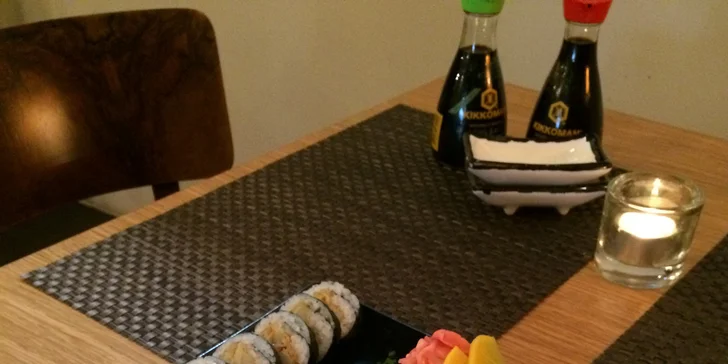 Vydatné sushi menu pro 2 osoby v Aichi Sushi