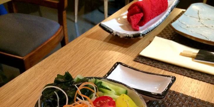 Vydatné sushi menu pro 2 osoby v Aichi Sushi