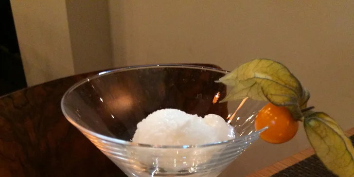 Vydatné sushi menu pro 2 osoby v Aichi Sushi