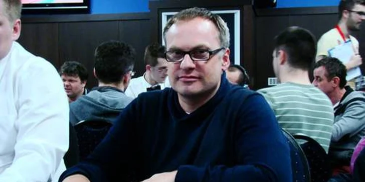 Škola pokeru s profesionály (90 min + kvalifikační turnaj)