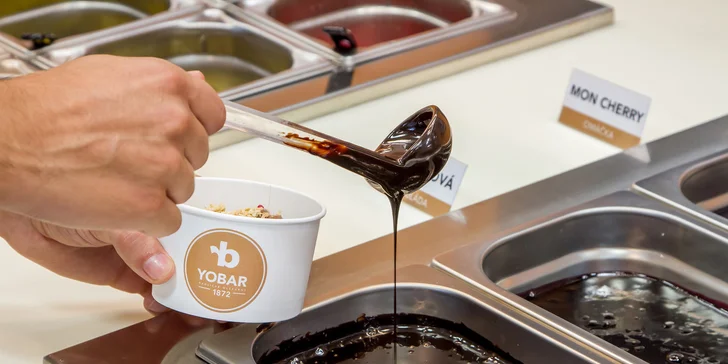 200 g Frozen Yogurtu s chutnými posypy a polevami