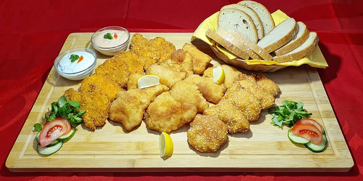 Řízky jsou spravedlivě rozděleny – 400 g kuřecích, 400 g vepřových. 