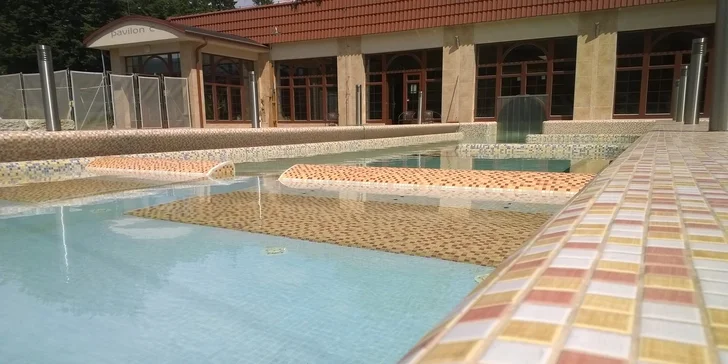 Wellness odpočinek s masáží pro dva v termálních lázních