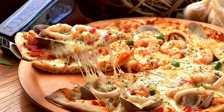 Dvě výtečné pizzy dle výběru - průměr 32 cm