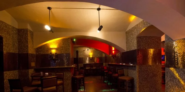 Party dle výběru a dva drinky v baru Wink!