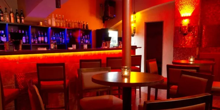 Party dle výběru a dva drinky v baru Wink!