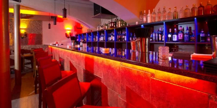 Party dle výběru a dva drinky v baru Wink!