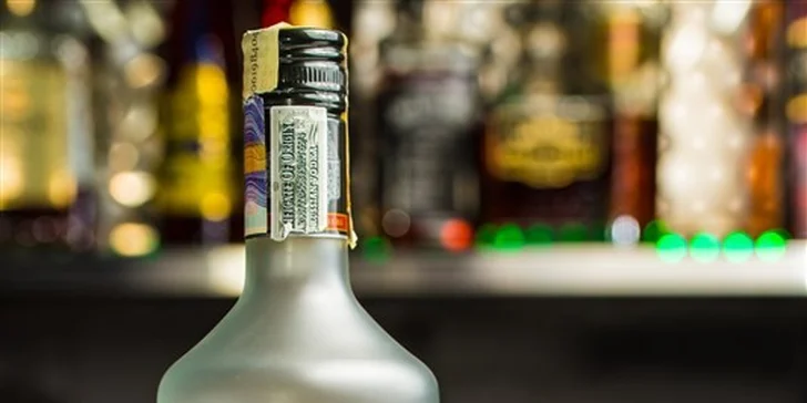 Party dle výběru a dva drinky v baru Wink!