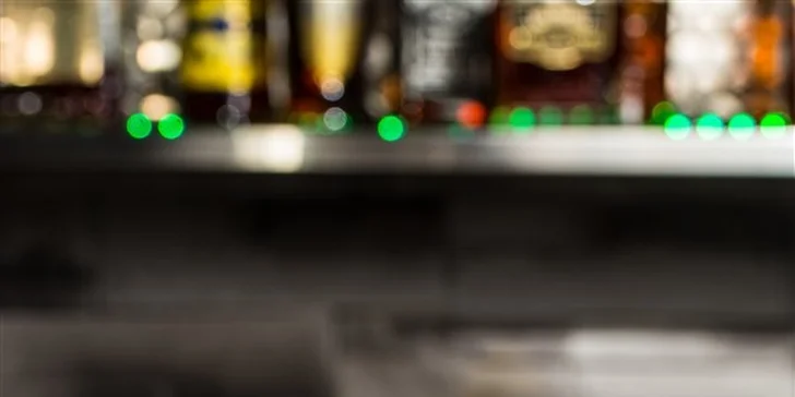 Party dle výběru a dva drinky v baru Wink!