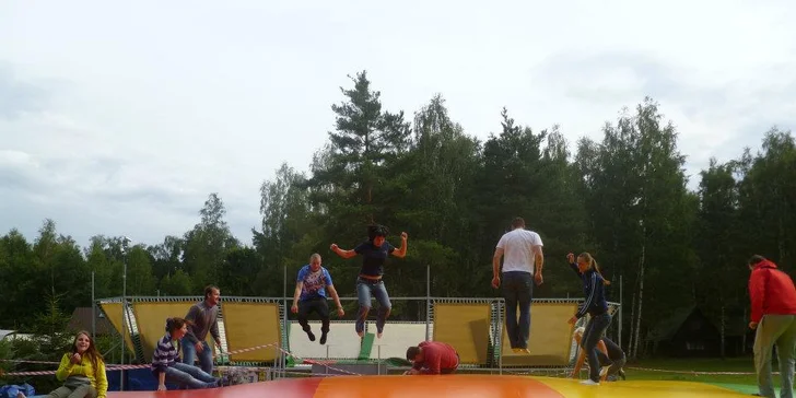 Giga trampolína či vodní fotbal na Stříbrném rybníku