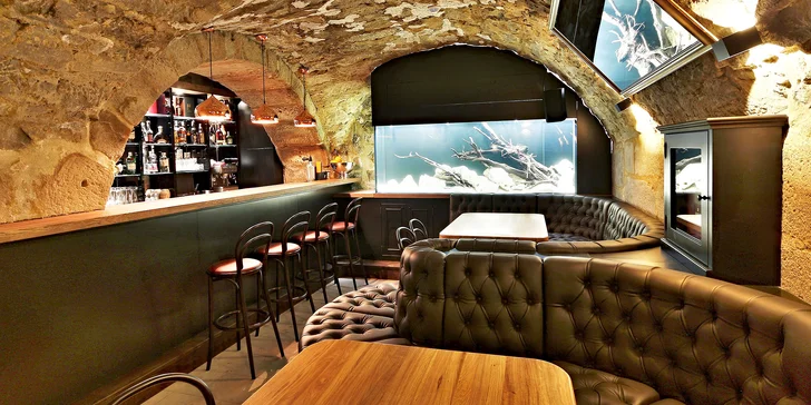 A co k pití? Na čepu je Pilsner Urquell a Kozel, rádi vám tu ale připraví třeba i domácí limonádu. 