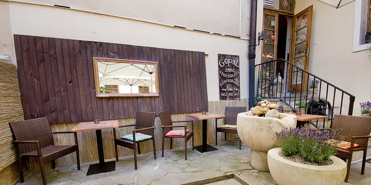 Velké denní menu ve vegetariánské restauraci Gopál