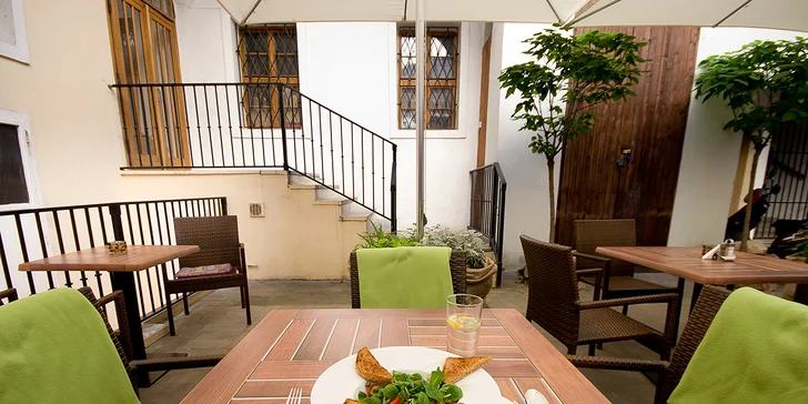 Velké denní menu ve vegetariánské restauraci Gopál