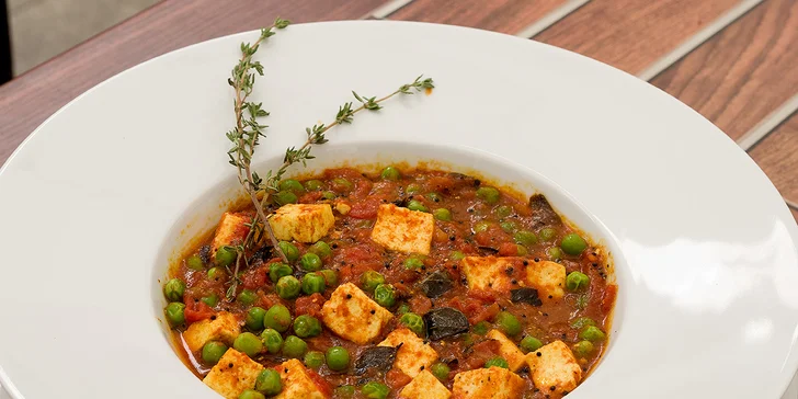 Velké denní menu ve vegetariánské restauraci Gopál