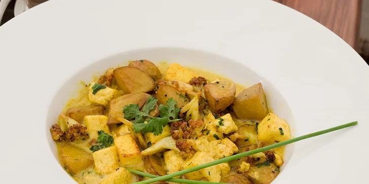 Velké denní menu ve vegetariánské restauraci Gopál