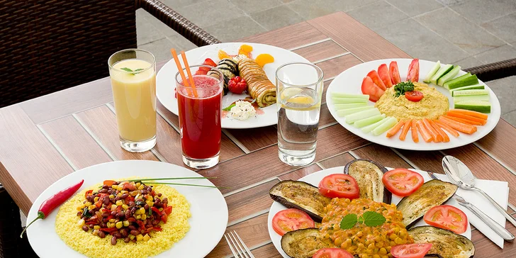 Velké denní menu ve vegetariánské restauraci Gopál