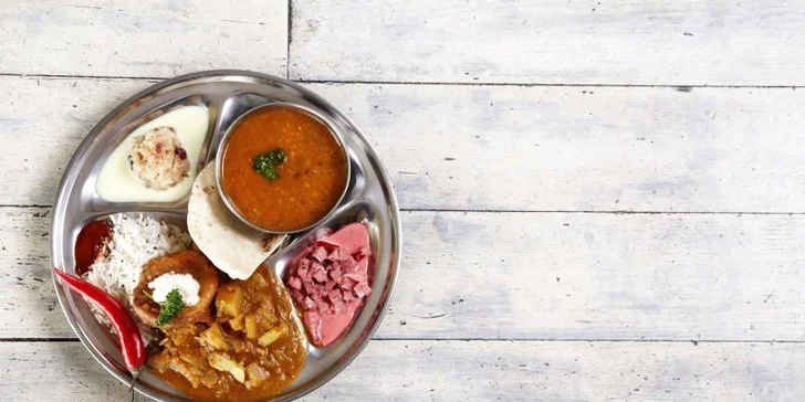 Velké denní menu ve vegetariánské restauraci Gopál