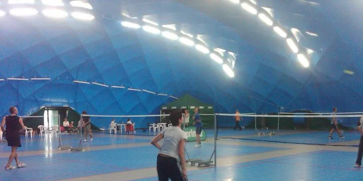 Pronájem kurtu na tenis, badminton, volejbal a další