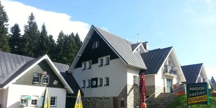 Léto či podzim v Janských Lázních u nové Stezky korunami stromů