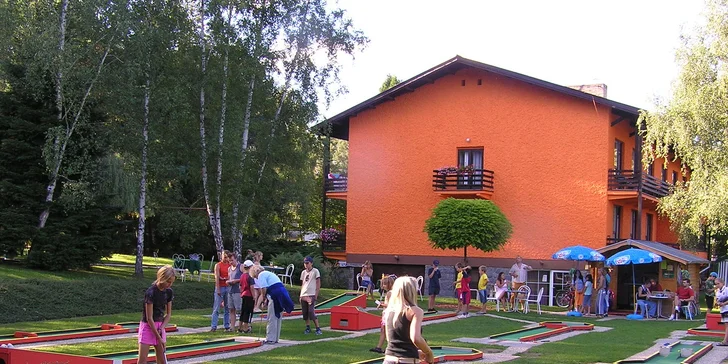 3 dny výletů a relaxace na Slapech: snídaně, minigolf a případně sauna a vířivka