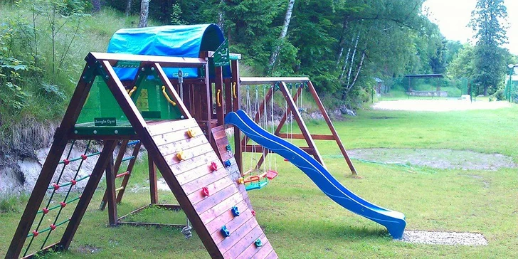 Plavání a lenošení na rodinném koupališti Frýdštejn