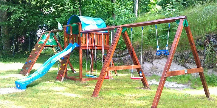 Plavání a lenošení na rodinném koupališti Frýdštejn