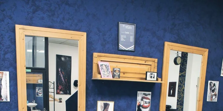Návštěvu salonu vám zpříjemní i káva nebo Coca-Cola. 