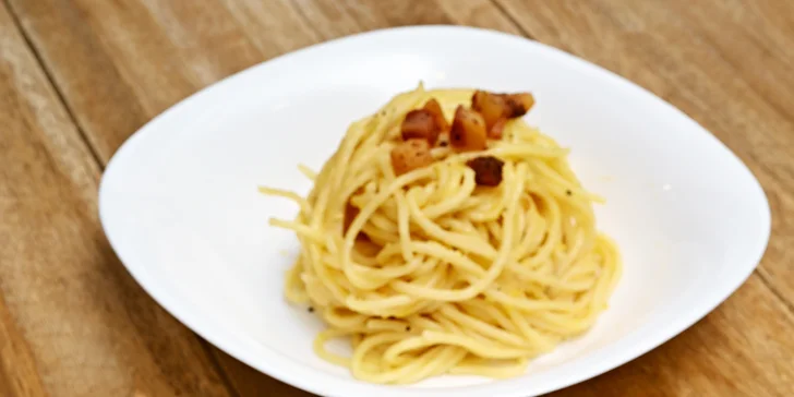 Spaghetti si dejte alla Carbonara nebo all'Amatriciana.