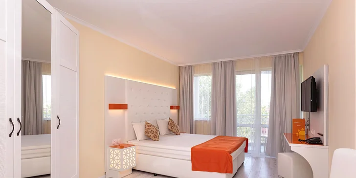 Ubytujete se ve 4* hotelu SuneoClub Serenity Bay, který se nachází v klidné lokalitě přímo u moře.