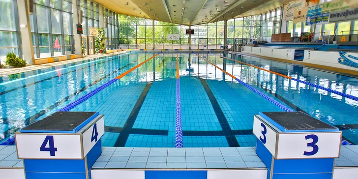 Jako ryby ve vodě: 5 vstupů do bazénu vč. sauny a vířivky pro velké i malé