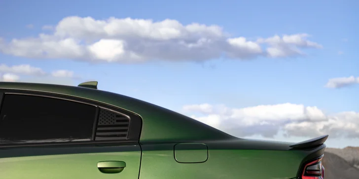 Ford Mustang vás dostane svou agilitou a charismatickým zvukem atmosférického osmiválce o výkonu přes 450 koní.