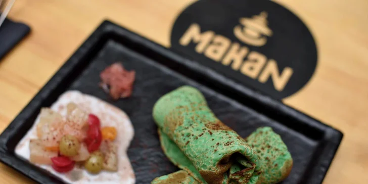 Dadar gulung – pandan palacinky naplnené kokosom a palmovým cukrom