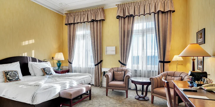 Izba Deluxe Plus v budove Belle Époque s krásnym výhľadom na Prahu.