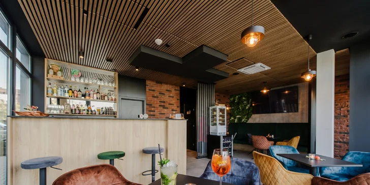 Vyberte si akékoľvek alko alebo nealko drinky z kompletnej ponuky ALLEY Caffé.