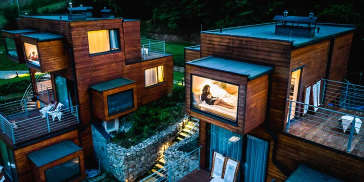 Čekat na vás bude vskutku moderní apartmán: v nabídce je Joy s jednou manželskou postelí a Fun se dvěma manželskými postelemi. 